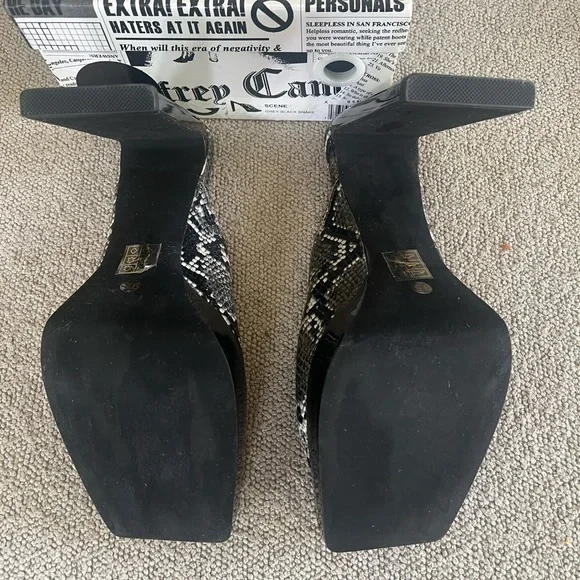 Jeffrey Campbell Snakeskin Heels NIB 9.5 - Picture 7 of 7